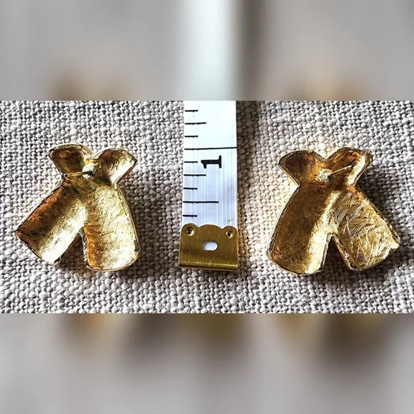 Vintage Classic Anne Klein post earings. 1990's - Picture 2 of 2